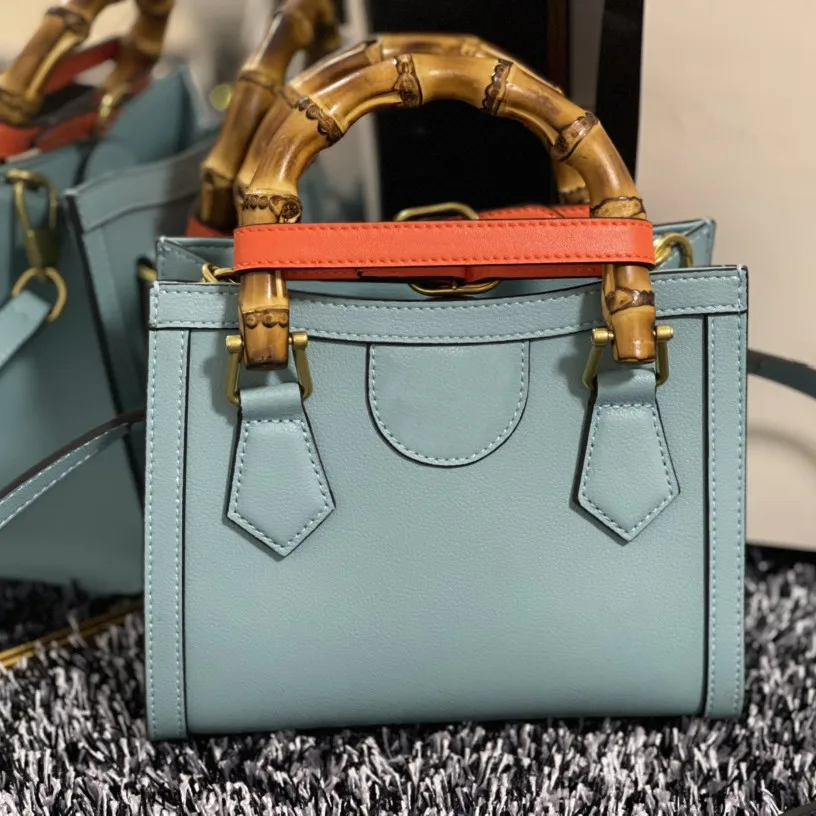 2021 Original luxury Diana bamboo bag women's Leather Classic large capacity Luxury Design Tote Bag elegant and noble handbag O
2021 Original luxury Diana bamboo bag women's Leather Classic large capacity Luxury Design Tote Bag elegant and noble handbag O