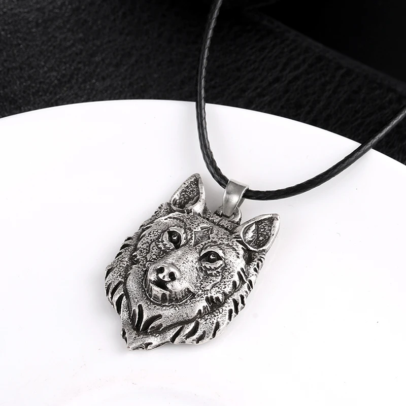 1Pc Creative Tibetan Silver Wolf Head Pendant Necklace Amulet Animal Fashion Men Gifts Jewelry 2022 New Original Animal Jewelry
1Pc Creative Tibetan Silver Wolf Head Pendant Necklace Amulet Animal Fashion Men Gifts Jewelry 2022 New Original Animal Jewelry