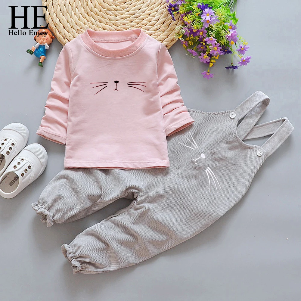 Спортивный костюм HE Hello Enjoy, для девочек, осенний, спортивный костюм с длинными рукавами, мультяшным котом и штанами на бретелях
Спортивный костюм HE Hello Enjoy, для девочек, осенний, спортивный костюм с длинными рукавами, мультяшным котом и штанами на бретелях