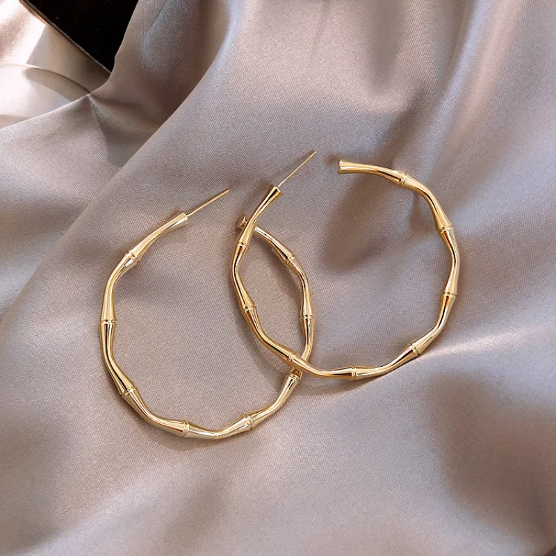 S925 needle Delicate Jewelry Metal Hoop Earrings Popular Design High Quality Crystal Golden Earrings For Women Girl Party Gifts
S925 needle Delicate Jewelry Metal Hoop Earrings Popular Design High Quality Crystal Golden Earrings For Women Girl Party Gifts