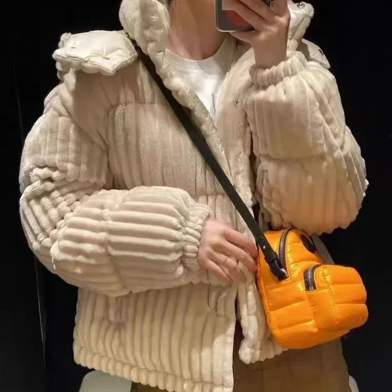 2021 Fashion women jacket beige Soft comfortable corduroy outdoor windproof warm hooded collar female winter parkas short coats
2021 Fashion women jacket beige Soft comfortable corduroy outdoor windproof warm hooded collar female winter parkas short coats
