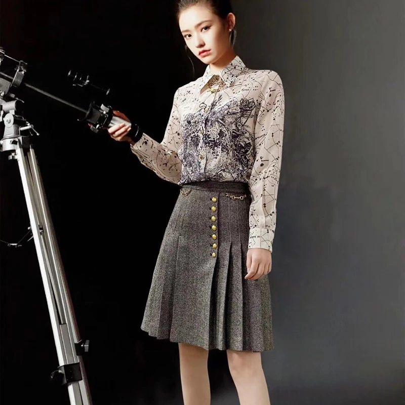 Spring New Style Retro Print Long Sleeve Temperament Shirt Slim Fit Chain Pleated Half Skirt Suit High Quality Women'S Clothing
Spring New Style Retro Print Long Sleeve Temperament Shirt Slim Fit Chain Pleated Half Skirt Suit High Quality Women'S Clothing