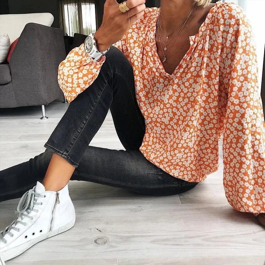 Spring/Summer Printed V-neck Long Sleeve Chiffon Shirt Casual Lightweight Sun Protection Long Sleeve Fashion T-shirt for Women
Spring/Summer Printed V-neck Long Sleeve Chiffon Shirt Casual Lightweight Sun Protection Long Sleeve Fashion T-shirt for Women