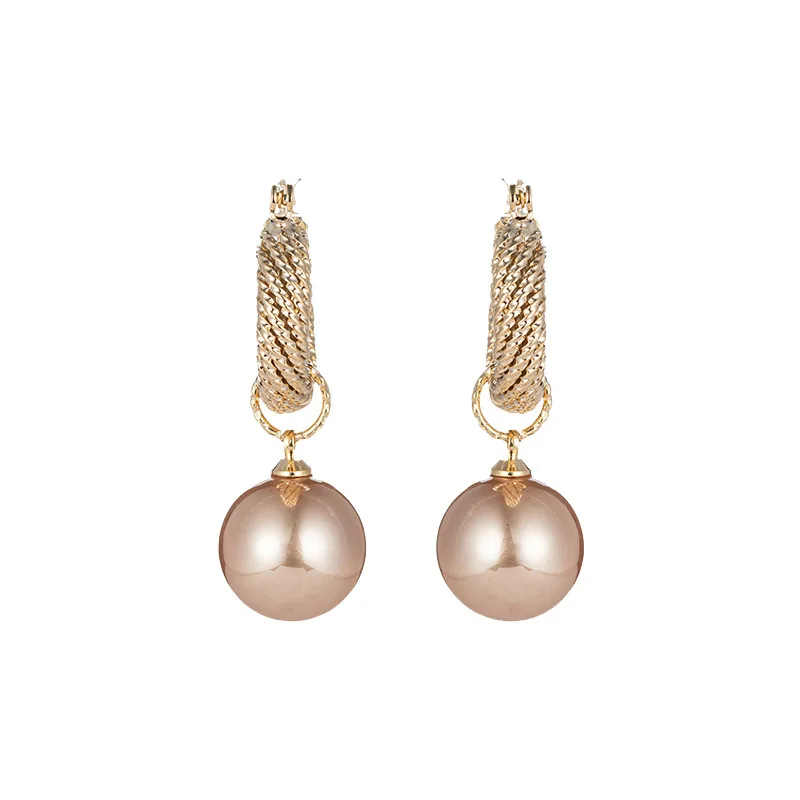 Fashion and exquisite French retro metal earring pearl earring geometric female earrings female ear rings 2020
Fashion and exquisite French retro metal earring pearl earring geometric female earrings female ear rings 2020