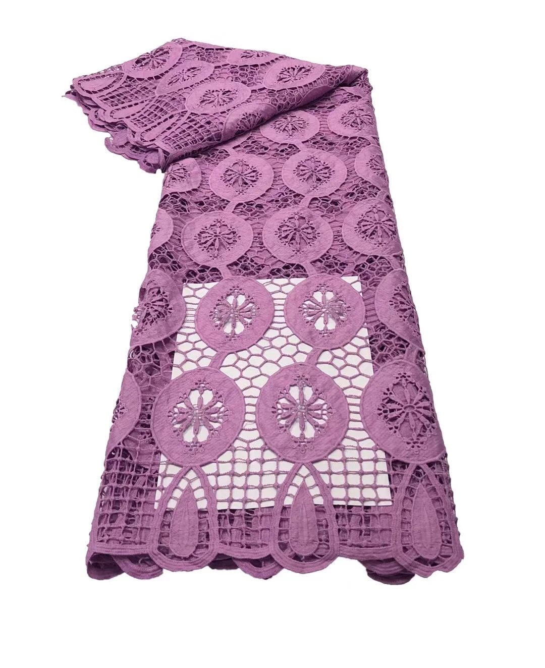 Новое поступление, фиолетовая Высококачественная африканская кружевная ткань, химическое кружево, молочный шелк, гипюр, кружевная ткань для свадебного платья KR21106
Новое поступление, фиолетовая Высококачественная африканская кружевная ткань, химическое кружево, молочный шелк, гипюр, кружевная ткань для свадебного платья KR21106