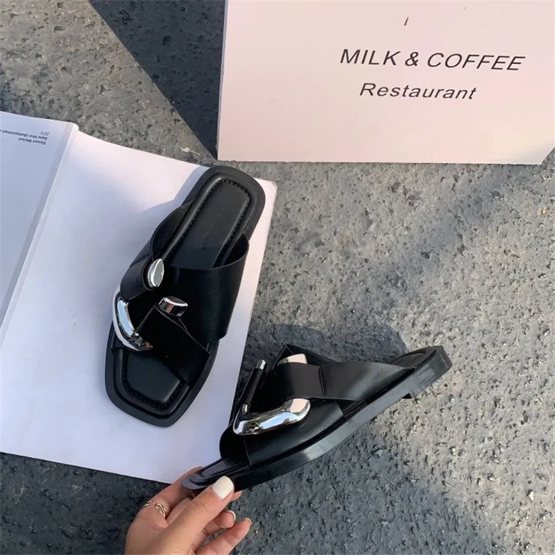 2021 spring and summer new fashion retro square head metal silver buckle sandals and slippers female wild flat casual slippers
2021 spring and summer new fashion retro square head metal silver buckle sandals and slippers female wild flat casual slippers