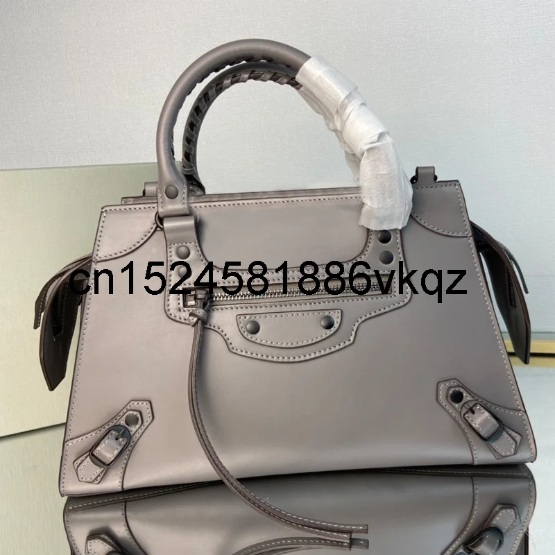 New fashion lady messenger bag casual shopping bag everyday lady leather handbag
New fashion lady messenger bag casual shopping bag everyday lady leather handbag