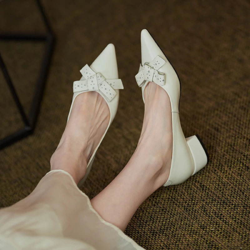 Elegant Working Causal Women Shoes Bowties Decoration Shoes Woman Genuine Leather low square Heels Pumpr For Women
Elegant Working Causal Women Shoes Bowties Decoration Shoes Woman Genuine Leather low square Heels Pumpr For Women