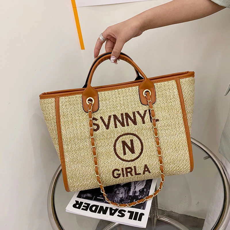 Сумка-тоут женская плетеная на цепочке, роскошный соломенный саквояж на плечо, вместительный мешок кросс-боди, большие летние сумочки 
Сумка-тоут женская плетеная на цепочке, роскошный соломенный саквояж на плечо, вместительный мешок кросс-боди, большие летние сумочки