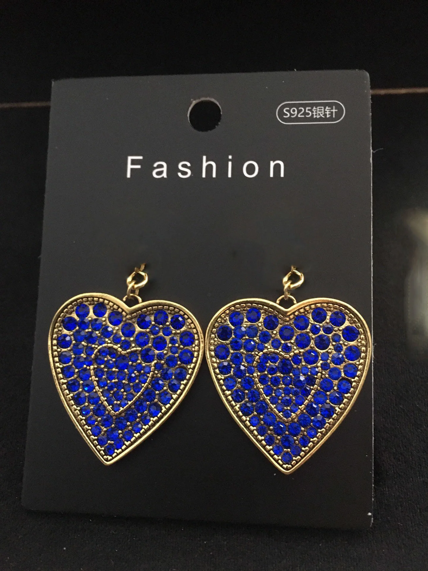 B172 Brand C alphabet earrings with gold-plated labels and zircon micro-inlaid European and American fashion punk personality
B172 Brand C alphabet earrings with gold-plated labels and zircon micro-inlaid European and American fashion punk personality