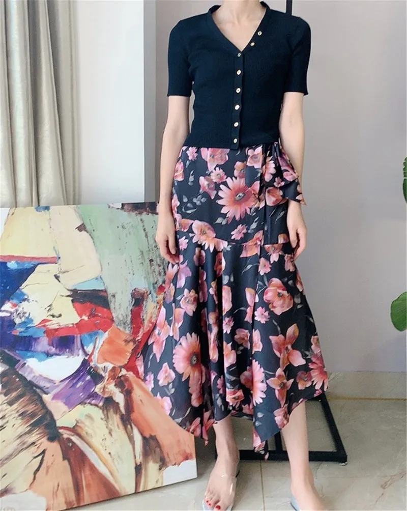 Lace-up Lady Holiday Long Skirts 2021 New Floral Printed Women Midi Skirt Retro Irregular High Waist
Lace-up Lady Holiday Long Skirts 2021 New Floral Printed Women Midi Skirt Retro Irregular High Waist