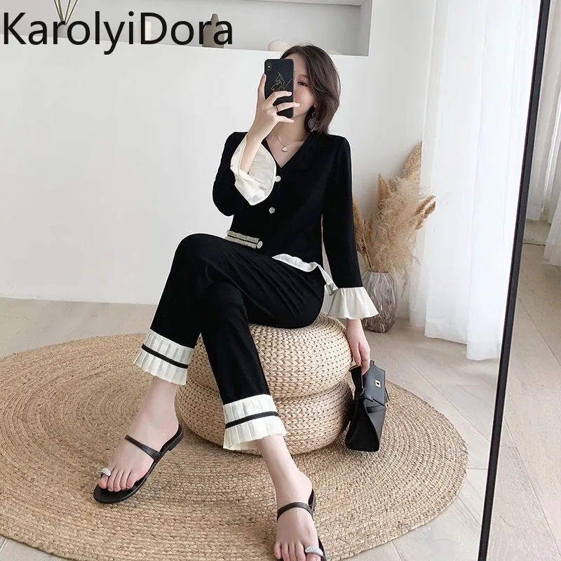 Women Autumn Knit Flare Sleeve Cardigans Loose Pleated Hem Pants Sets V Neck Single Breasted Knitted Tops Ankle-Length Pant Suit
Women Autumn Knit Flare Sleeve Cardigans Loose Pleated Hem Pants Sets V Neck Single Breasted Knitted Tops Ankle-Length Pant Suit