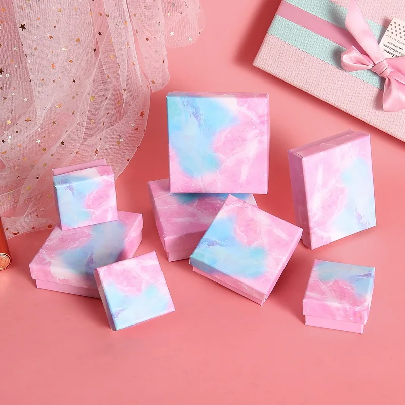 24 шт., бумажная коробка для ювелирных изделий, подарочные кольца, серьги, кулон, защита, упаковка, дисплей, рождественская подарочная коробка для женщин, может индивидуальный логотип 
24 шт., бумажная коробка для ювелирных изделий, подарочные кольца, серьги, кулон, защита, упаковка, дисплей, рождественская подарочная коробка для женщин, может индивидуальный логотип