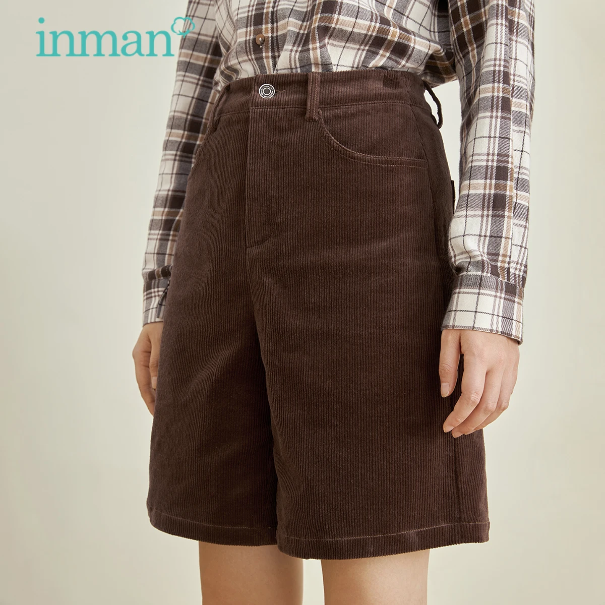 Женские винтажные вельветовые шорты INMAN, повседневные свободные темно-коричневые вельветовые шорты в минималистском стиле на осень и зиму 
Женские винтажные вельветовые шорты INMAN, повседневные свободные темно-коричневые вельветовые шорты в минималистском стиле на осень и зиму