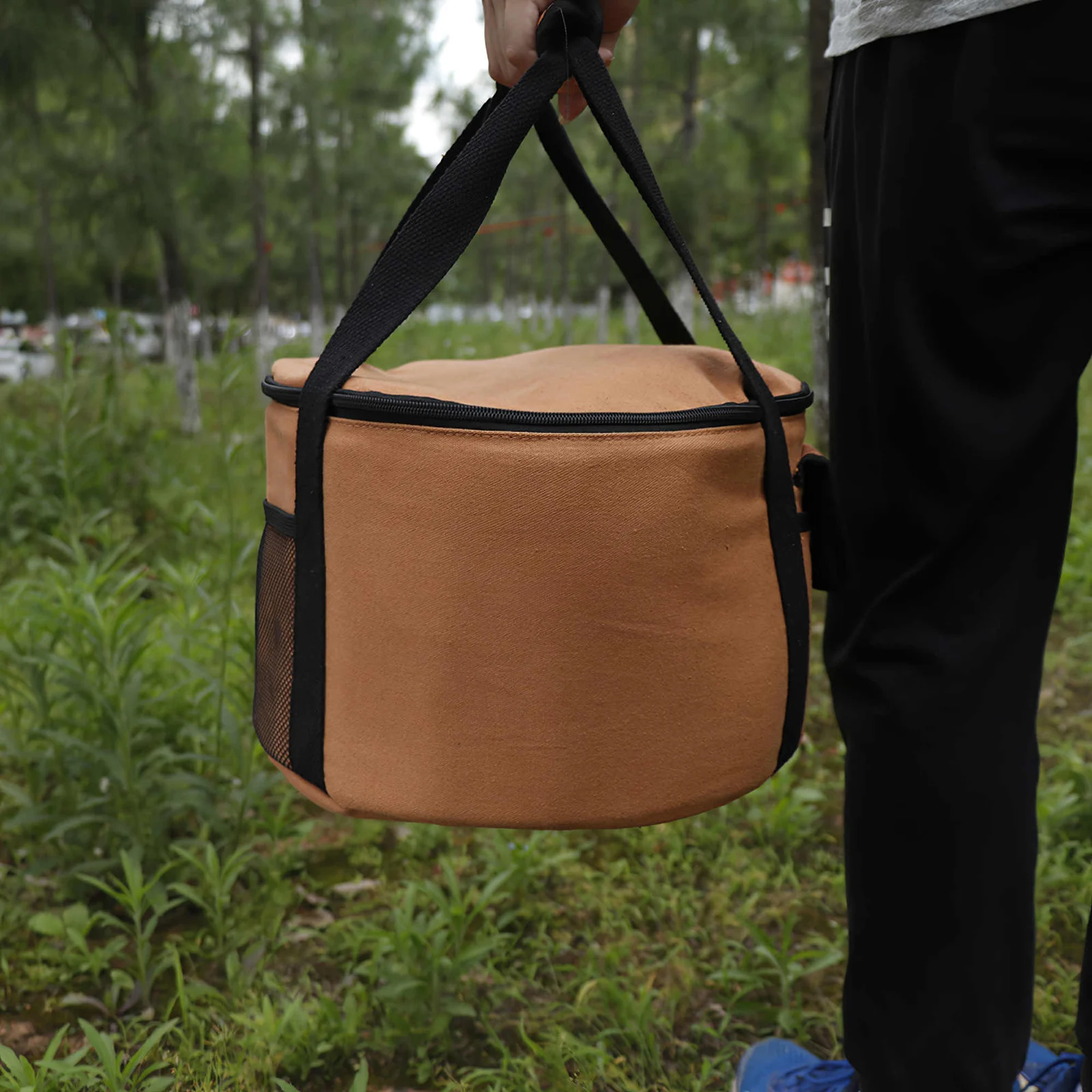 Multi-Function Outdoor Cutlery Storage Bag Canvas Round Waterproof With Hook And Loop Handle Large Capacity Hand Bag For Picnic
Multi-Function Outdoor Cutlery Storage Bag Canvas Round Waterproof With Hook And Loop Handle Large Capacity Hand Bag For Picnic
