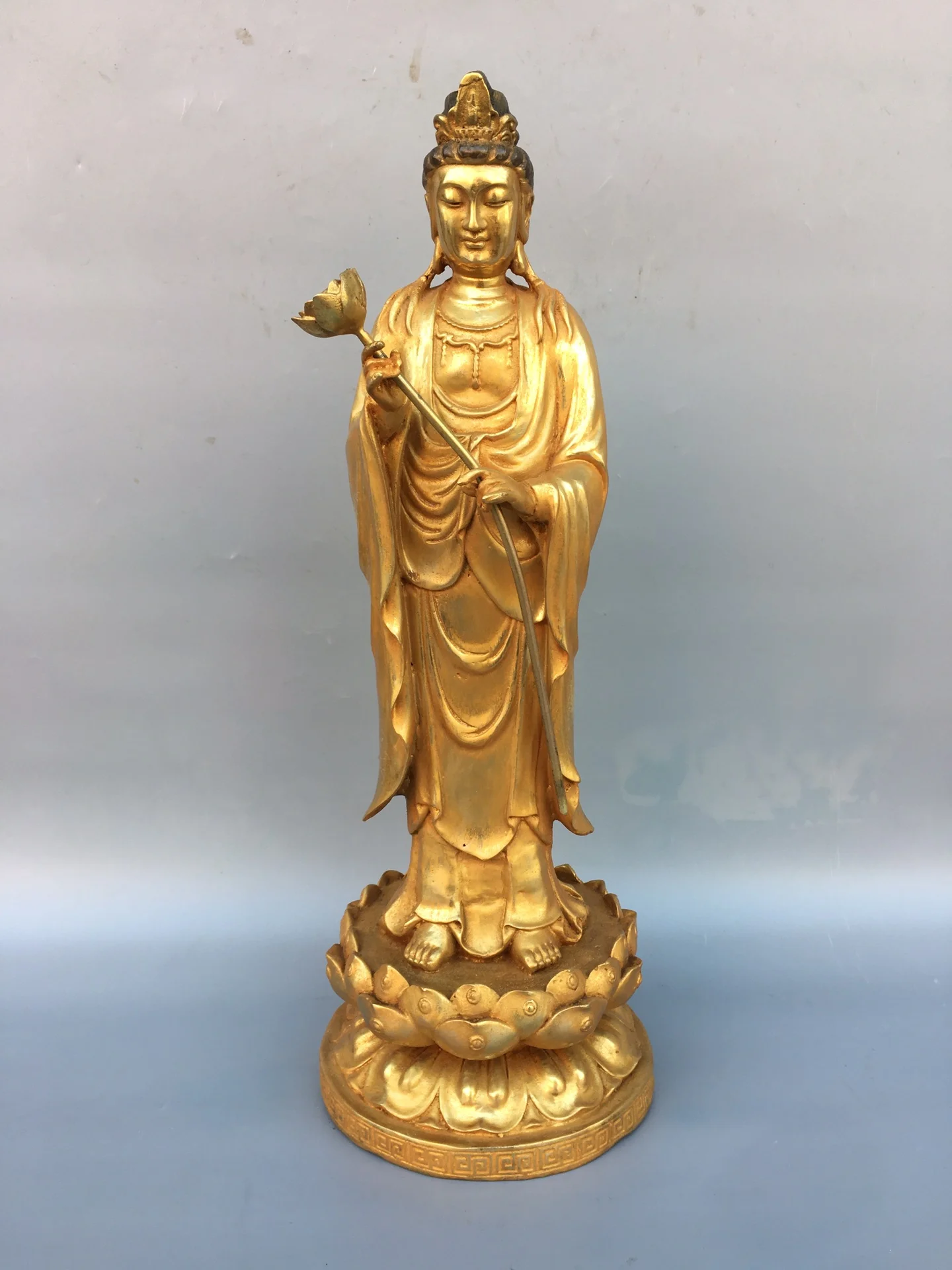 18"Chinese temple collection Old Bronze Gilt Lotus Guanyin Bodhisattva statue Standing Buddha Enshrine the Buddha Ornaments
18"Chinese temple collection Old Bronze Gilt Lotus Guanyin Bodhisattva statue Standing Buddha Enshrine the Buddha Ornaments