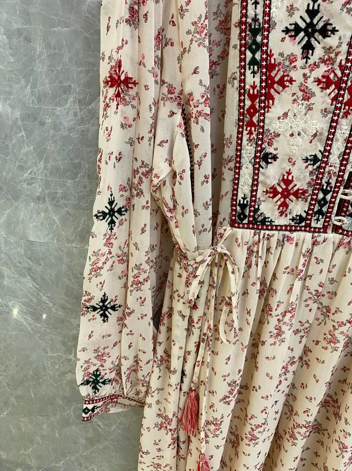 Autumn 2021 Spring New Women Flower Prints Long Sleeve Embroidery Dresses For Ladies 2 Color Tutu
Autumn 2021 Spring New Women Flower Prints Long Sleeve Embroidery Dresses For Ladies 2 Color Tutu