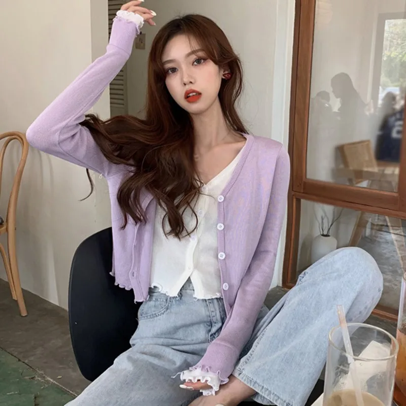 Lace Stitching Fake Two-piece Women Sweater V-neck Long-sleeved Thin Jacket Women Button Casual Female Cropped Tops
Lace Stitching Fake Two-piece Women Sweater V-neck Long-sleeved Thin Jacket Women Button Casual Female Cropped Tops