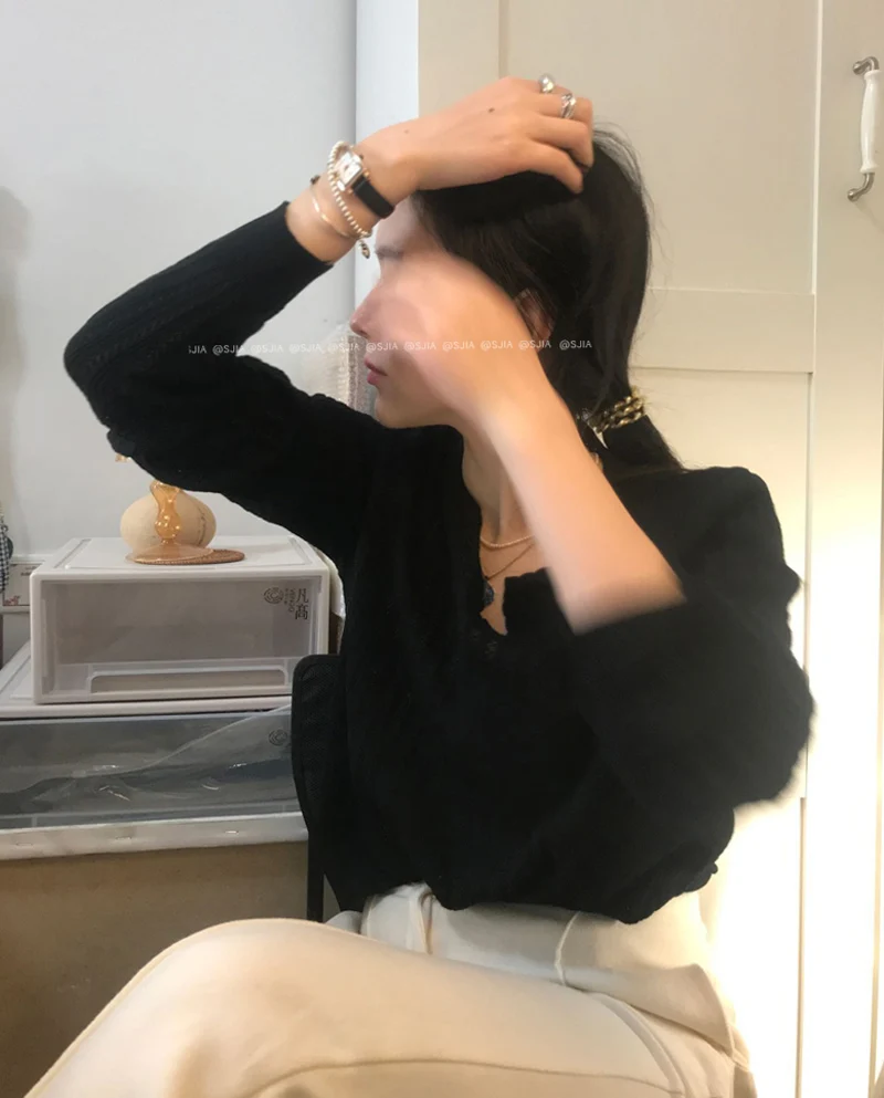 Korean Ins French Style Retro Simple Elegant Crocheted Hollow-out Small V-neck Elegant Bottoming Long-Sleeved Sweater Top for
Korean Ins French Style Retro Simple Elegant Crocheted Hollow-out Small V-neck Elegant Bottoming Long-Sleeved Sweater Top for