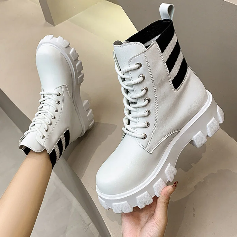 

Ladies Leather Boots Thick-Soled Shoes Casual Short Fashion 2021 New British Style Flying Woven Short Leather Boots Womans