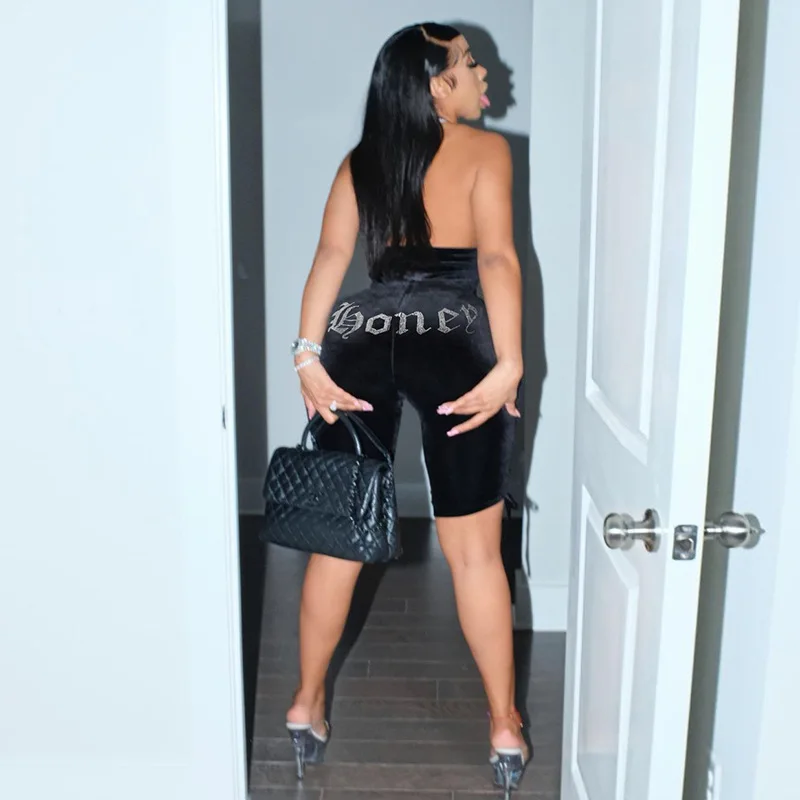 Velvet Rhinestone Letter Print Women Sleeveless Playsuit Hollow Out Drawstring Ruched Bodycon Streetwear 2021 Summer
Velvet Rhinestone Letter Print Women Sleeveless Playsuit Hollow Out Drawstring Ruched Bodycon Streetwear 2021 Summer