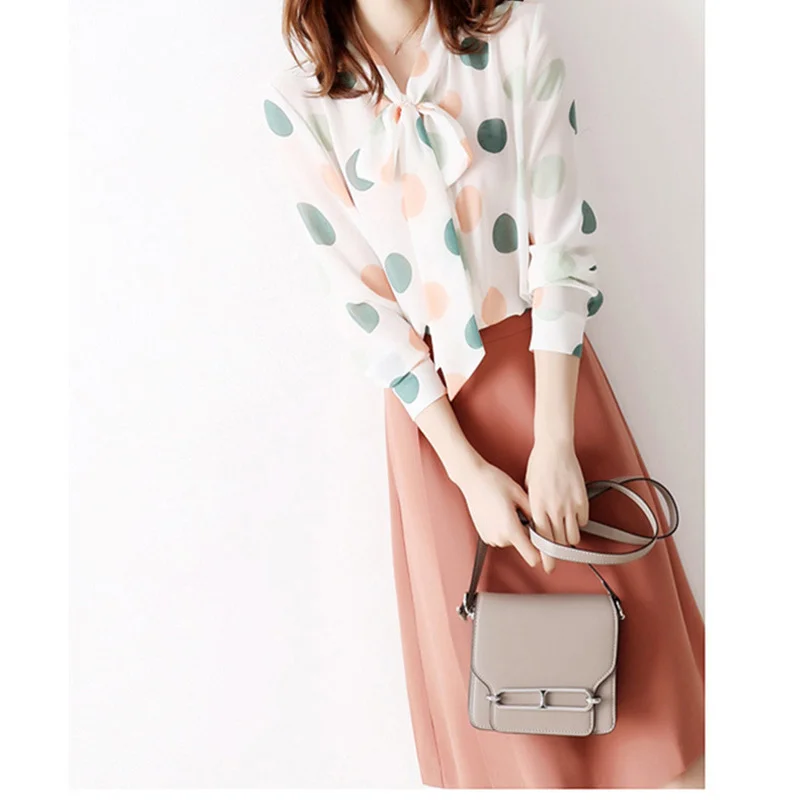 Temperament Office Lady Elegant French Style Vintage Blouses Women 2021 Summer New Sweet Fresh Skirts Fashion Bow Lace Up Tops 
Temperament Office Lady Elegant French Style Vintage Blouses Women 2021 Summer New Sweet Fresh Skirts Fashion Bow Lace Up Tops