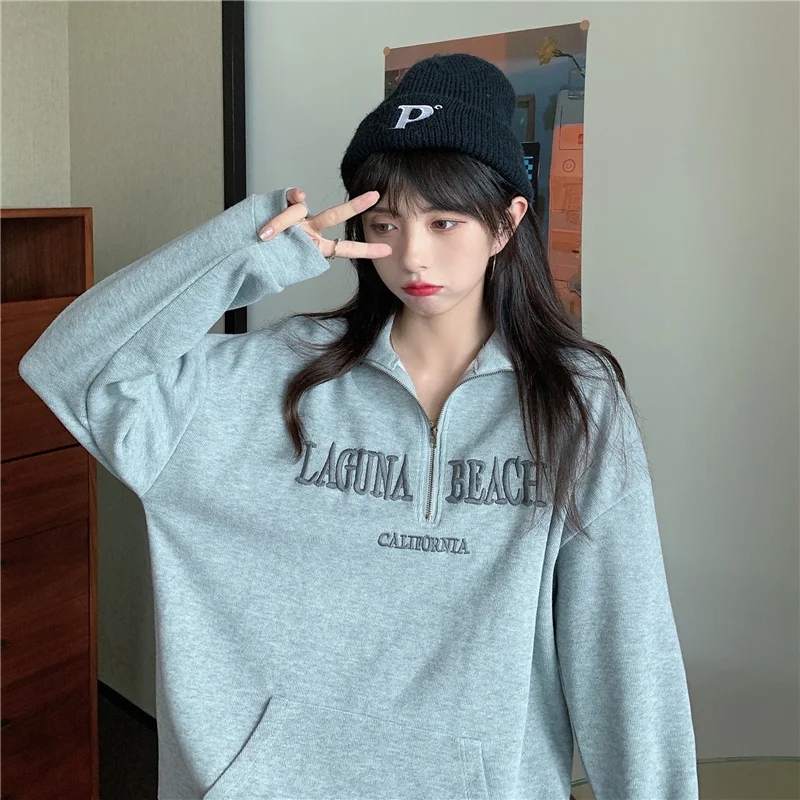 Embroidery Retro Half Zipper Polo Collar
Embroidery Retro Half Zipper Polo Collar