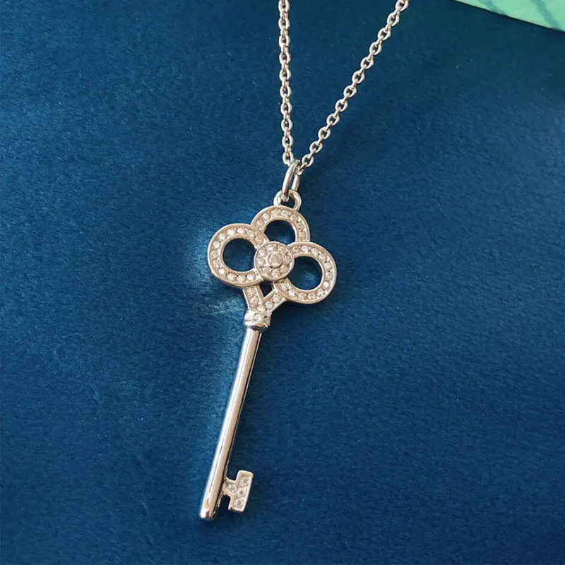 Original 1:1 Real925 Fashion LOGO TIF Shiny Crown Key Necklace Ladies High Jewelry Popular Brand Popular Gift Free Shipping
Original 1:1 Real925 Fashion LOGO TIF Shiny Crown Key Necklace Ladies High Jewelry Popular Brand Popular Gift Free Shipping