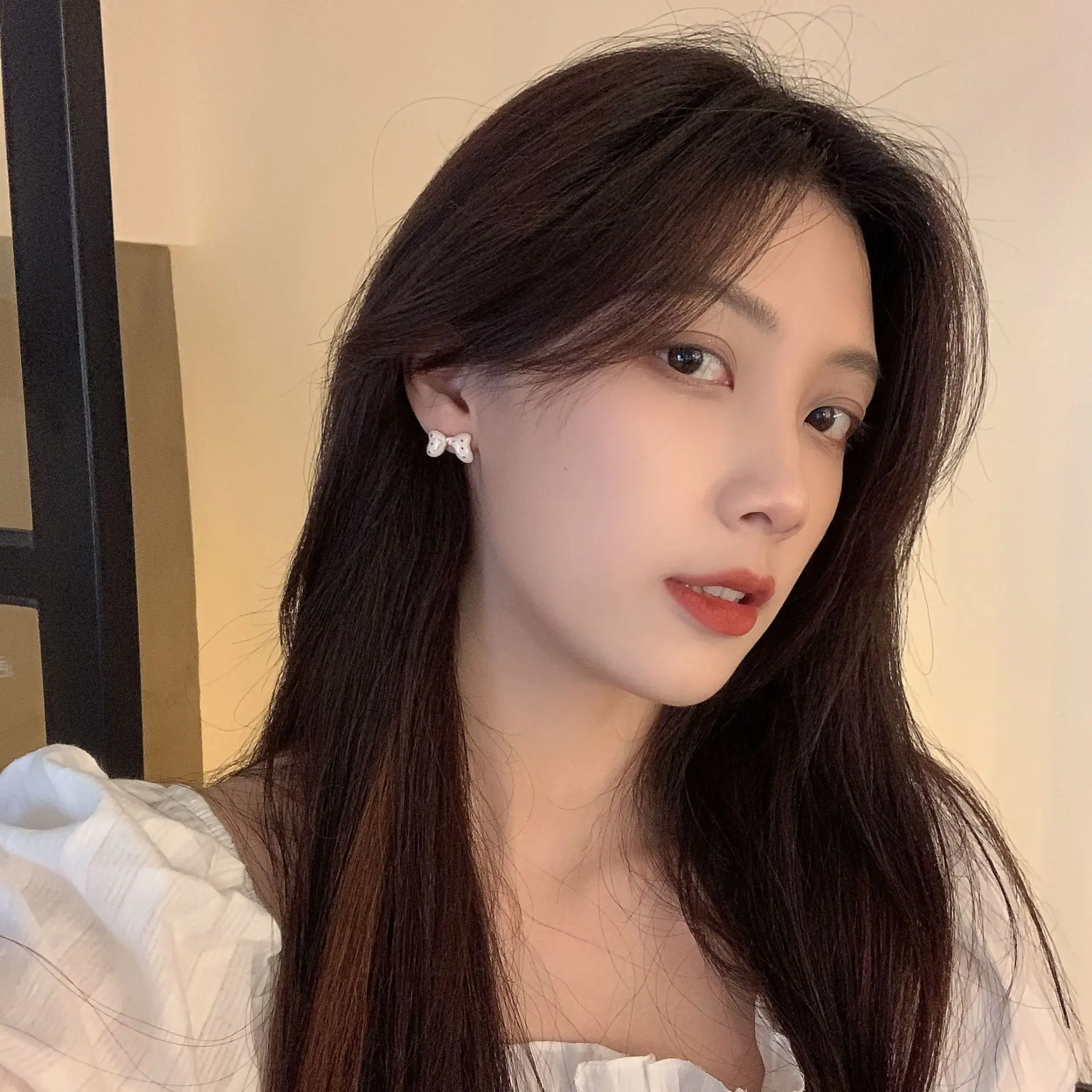 Lovely students bow knot small earrings Korea geometric fashion women's earrings Korea jewelry gifts wholesale
Lovely students bow knot small earrings Korea geometric fashion women's earrings Korea jewelry gifts wholesale