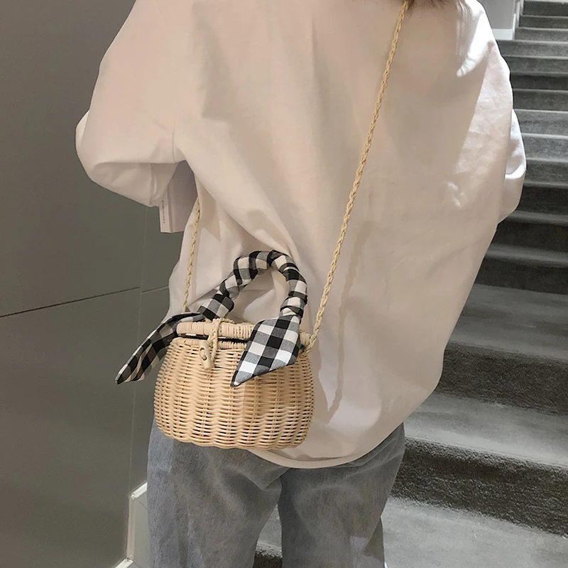 OLSITTI High Quality Large Capacity Roomy Straw Bags for Women 2021 Handmade Woven Basket Bolsa Tote Summer Beach Shoulder Bags
OLSITTI High Quality Large Capacity Roomy Straw Bags for Women 2021 Handmade Woven Basket Bolsa Tote Summer Beach Shoulder Bags