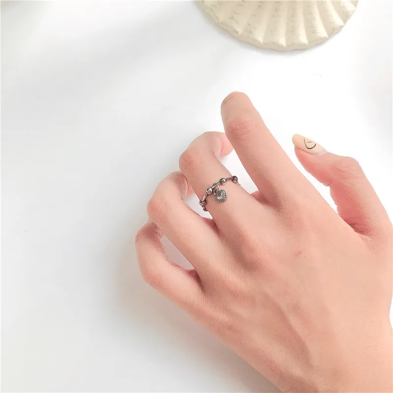 The new 2020fashion punk ring set for women with a silver metal heart and a purpose-made vintage look is different from everyone
The new 2020fashion punk ring set for women with a silver metal heart and a purpose-made vintage look is different from everyone