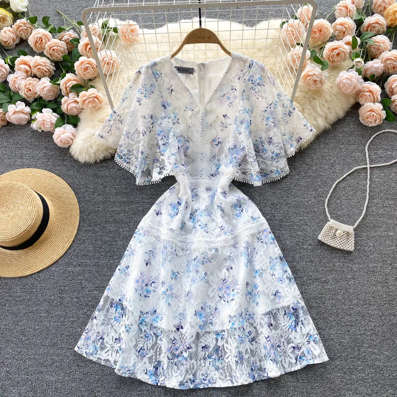 Runway New 2021 Summer Lace Dress Women Sexy V-Neck Flare Sleeve Vintage Embroidery Flowers Patchwork Blue Mini Dress N66507
Runway New 2021 Summer Lace Dress Women Sexy V-Neck Flare Sleeve Vintage Embroidery Flowers Patchwork Blue Mini Dress N66507