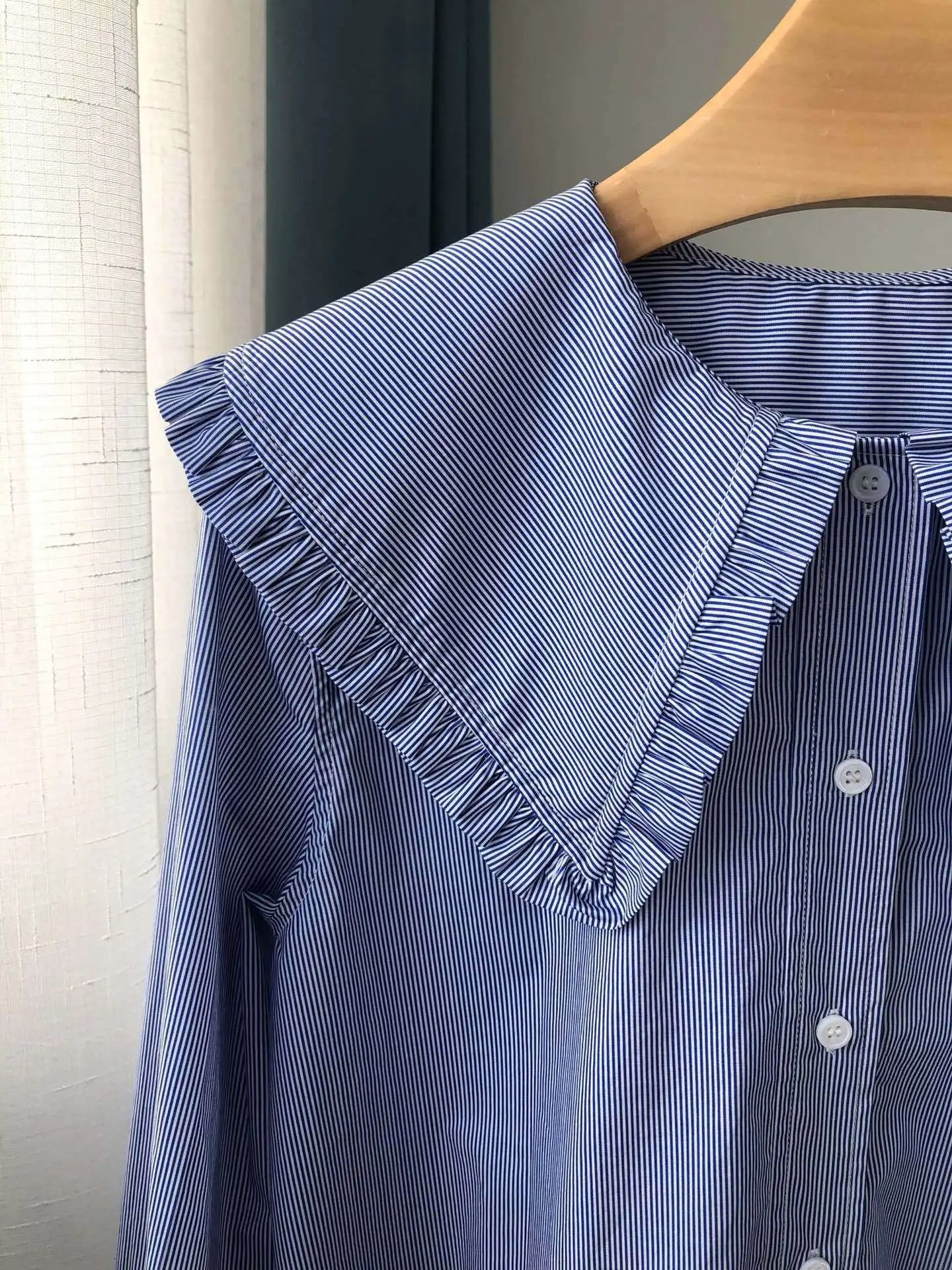 100% Cotton Women's Blue Striped Shirts Embroidered Peter pan Collar Long Sleeve Sweet Ladies Blouse 2021 New Spring Autumn
100% Cotton Women's Blue Striped Shirts Embroidered Peter pan Collar Long Sleeve Sweet Ladies Blouse 2021 New Spring Autumn