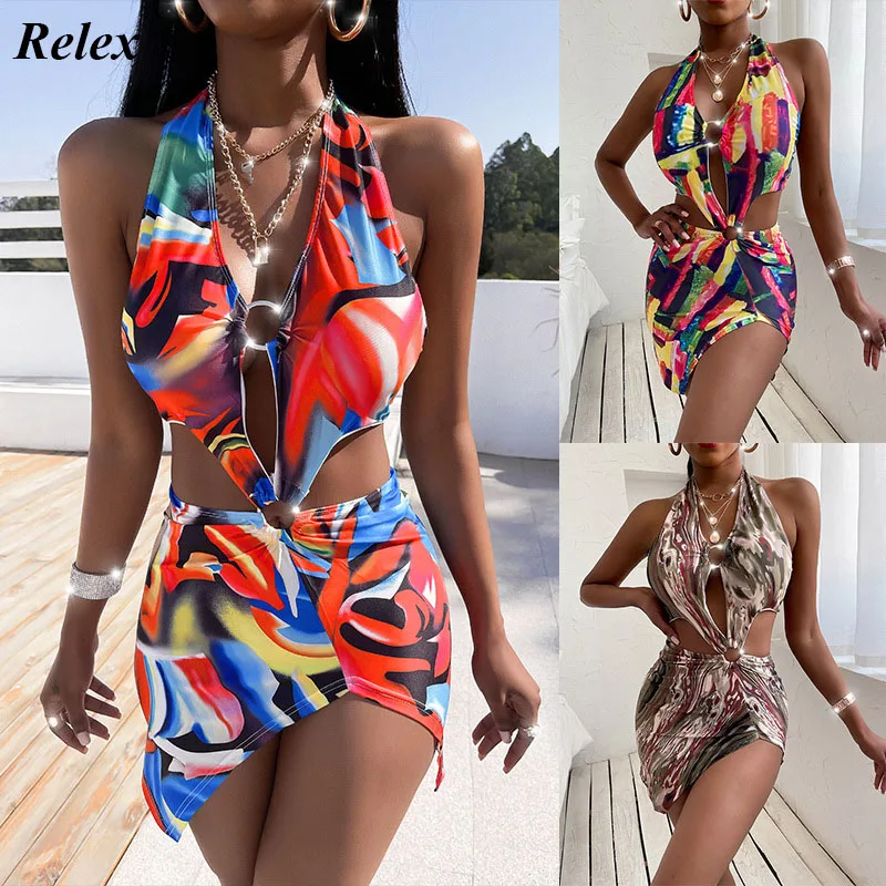 Женский слитный купальник с V-образным вырезом, открытой спиной и разрезом сбоку
Женский слитный купальник с V-образным вырезом, открытой спиной и разрезом сбоку