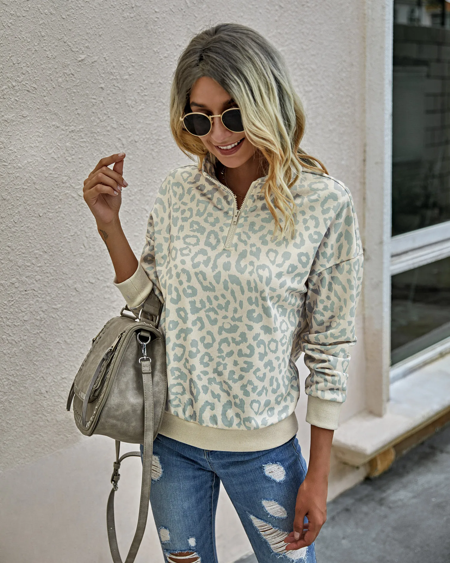 Fall 2021 Fashion Leopard Print High Collar Stitching Zipper Long Sleeve Women's Hoodies Casual Short Standing Collar Pullover
Fall 2021 Fashion Leopard Print High Collar Stitching Zipper Long Sleeve Women's Hoodies Casual Short Standing Collar Pullover
