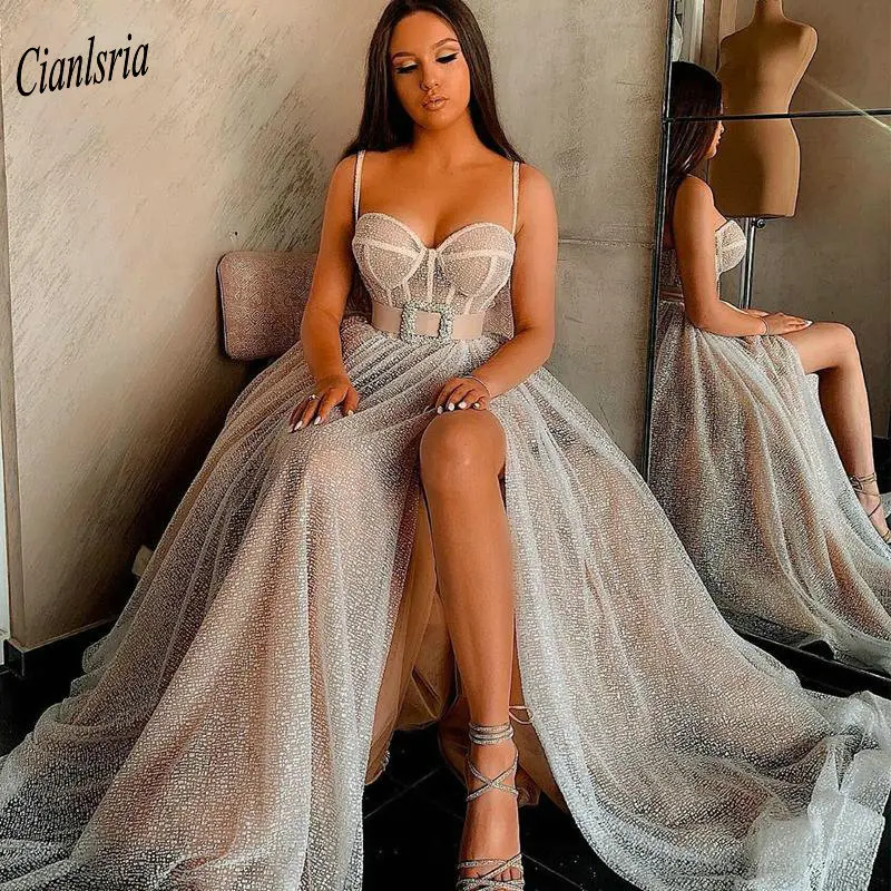 Sparkly Crystal Tulle Spaghetti Straps Evening Dress Sweetheart High Split Saudi Arabic Dubai Formal Evening Party Dresses
Sparkly Crystal Tulle Spaghetti Straps Evening Dress Sweetheart High Split Saudi Arabic Dubai Formal Evening Party Dresses