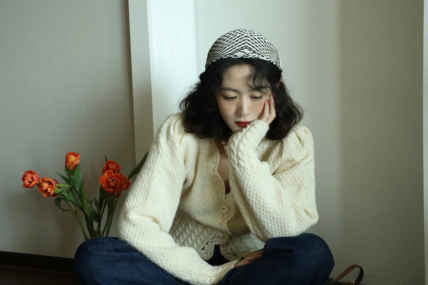 Off-White Twist Knitted Cardigan Coat Women's Autumn Winter Retro Sweater Design Blouse
Off-White Twist Knitted Cardigan Coat Women's Autumn Winter Retro Sweater Design Blouse