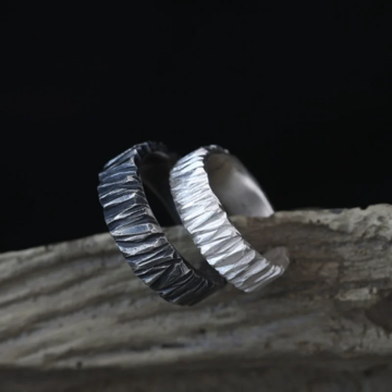 QiLuxy New Vintage Irregular Carved Textured Rings Chunky Circle Geometric Rings for Women Men Minimalist Couple Unique Jewelry
QiLuxy New Vintage Irregular Carved Textured Rings Chunky Circle Geometric Rings for Women Men Minimalist Couple Unique Jewelry