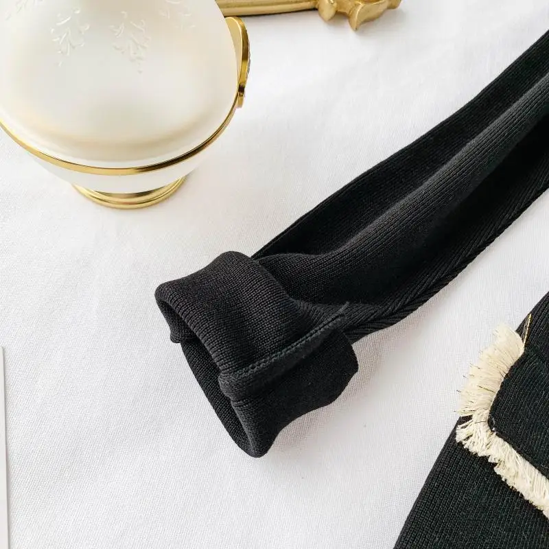 Dress Women Summer 2020 Knit Pockets Single Breasted V-Neck Dress Long Sleeve Elegant Women Knitted Buttons Fashion Dresses
Dress Women Summer 2020 Knit Pockets Single Breasted V-Neck Dress Long Sleeve Elegant Women Knitted Buttons Fashion Dresses