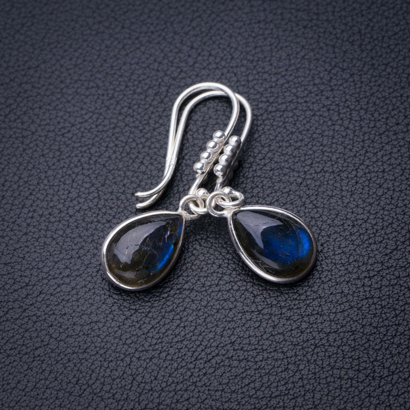 Серьги StarGems из серебра 925 пробы 1,5 пробы с натуральным лабрадоритом синего цвета ручной работы D6628
Серьги StarGems из серебра 925 пробы 1,5 пробы с натуральным лабрадоритом синего цвета ручной работы D6628