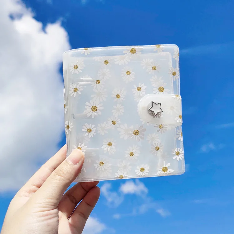 Прозрачный блокнот из ПВХ с мягкой оболочкой и маленькой маргариткой
Прозрачный блокнот из ПВХ с мягкой оболочкой и маленькой маргариткой