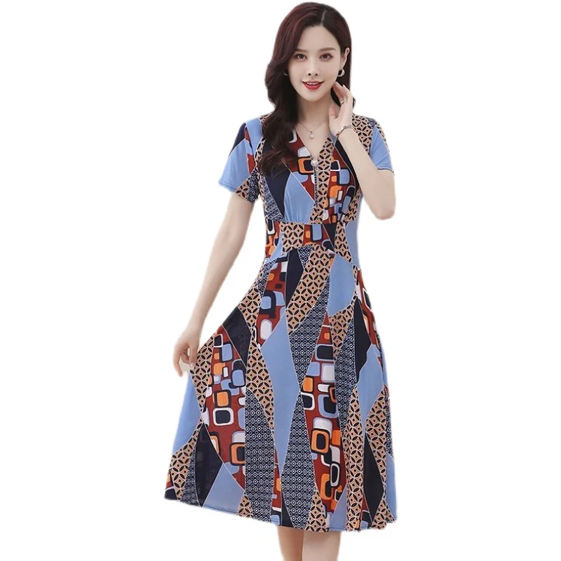 Fashion casual dress large size loose dress temperamental mid-sleeve dress FloralShort sleeve dress women summer new style 2021
Fashion casual dress large size loose dress temperamental mid-sleeve dress FloralShort sleeve dress women summer new style 2021