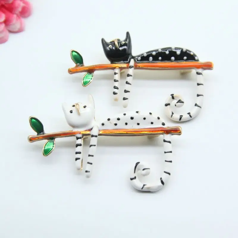 Cute Cat Brooch For Woman Scarf Hijab Pins Up Hat Broche Clothes Accessories Jewellery Gift For Best Friends
Cute Cat Brooch For Woman Scarf Hijab Pins Up Hat Broche Clothes Accessories Jewellery Gift For Best Friends