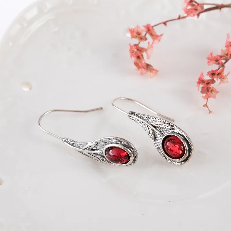 2020 Vintage Plated Retro Man-made Gems Ear Hook Dangle Drop Leaf Earrings Proposal Bride Wedding Gift Kolczyki Long Earrings 
2020 Vintage Plated Retro Man-made Gems Ear Hook Dangle Drop Leaf Earrings Proposal Bride Wedding Gift Kolczyki Long Earrings