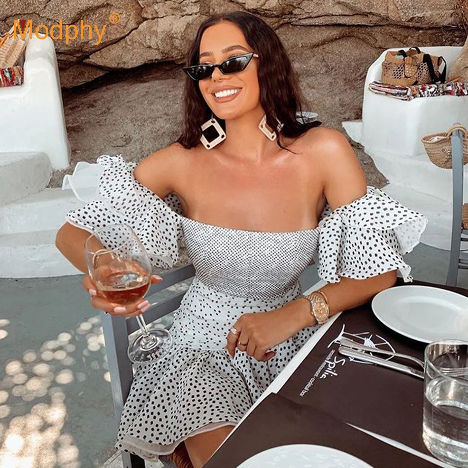Fashion Elegant Polka Dot Printed Dress Sexy Strapless Lotus Leaf Short Sleeve High Waist A-line Dress Party Female clothing
Fashion Elegant Polka Dot Printed Dress Sexy Strapless Lotus Leaf Short Sleeve High Waist A-line Dress Party Female clothing