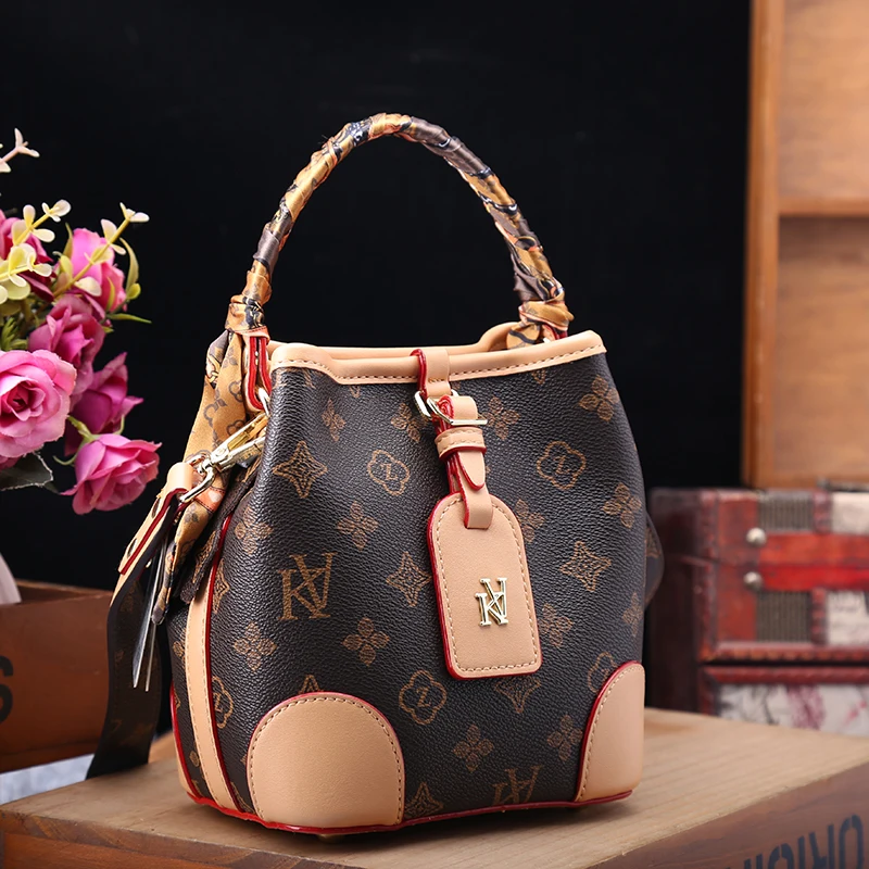 Tote Bags for Women New Fashion All-match Single-shoulder Messenger High-quality Bucket Bag Ladies All-match Handbag Cc Gg
Tote Bags for Women New Fashion All-match Single-shoulder Messenger High-quality Bucket Bag Ladies All-match Handbag Cc Gg