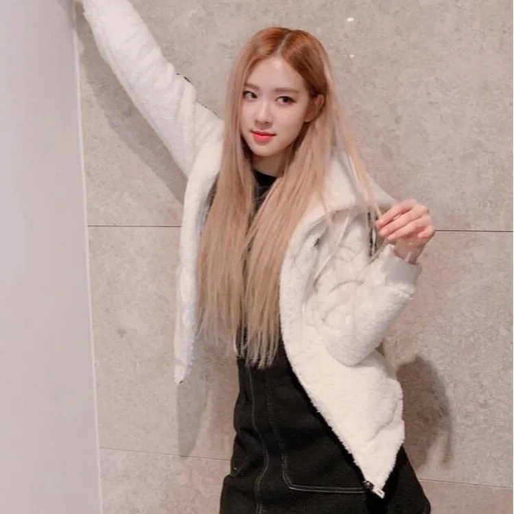 Kpop корейские знаменитости розовые Зимние Новые плотные теплые парки женские модные белые кашемировые пальто женские элегантные куртки на ...
Kpop корейские знаменитости розовые Зимние Новые плотные теплые парки женские модные белые кашемировые пальто женские элегантные куртки на ...