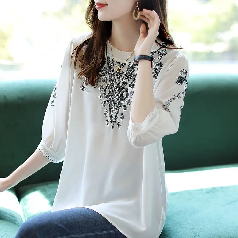 Five-Point Sleeve Chiffon Shirt Female Summer New Style Korean Loose Embroidered Round Neck Half Sleeve Top Stitching
Five-Point Sleeve Chiffon Shirt Female Summer New Style Korean Loose Embroidered Round Neck Half Sleeve Top Stitching