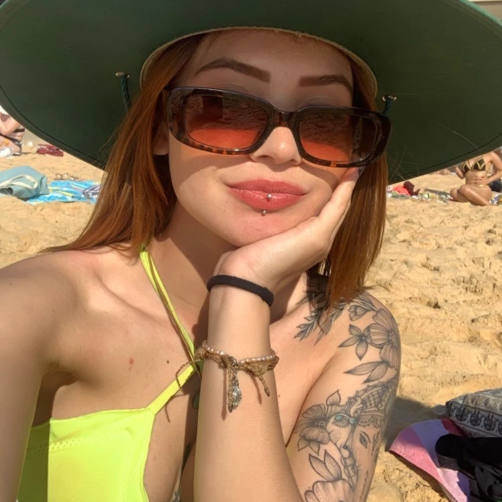 2021 Fashion Square Clear Blue Pink Sunglasses Woman 90s Rectangle Trend Travel Shades Sun Glasses For Ladies Vintage Oculos de
2021 Fashion Square Clear Blue Pink Sunglasses Woman 90s Rectangle Trend Travel Shades Sun Glasses For Ladies Vintage Oculos de