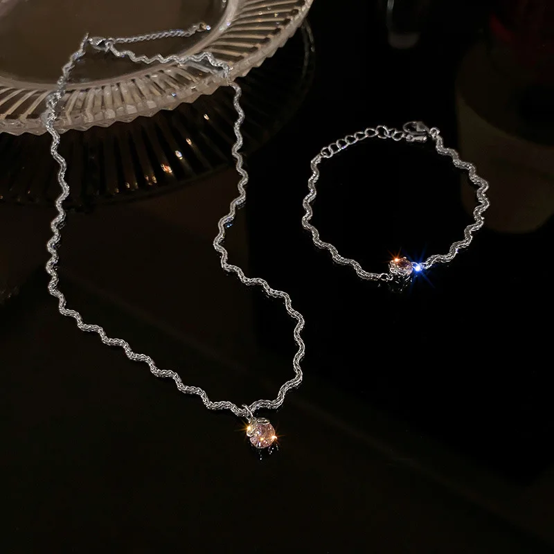 LOVOACC Elegant Pink Shinning Clear Rhinestone Pendant Necklace for Women Girls Silver Color Wave Chain Necklace Accessories
LOVOACC Elegant Pink Shinning Clear Rhinestone Pendant Necklace for Women Girls Silver Color Wave Chain Necklace Accessories